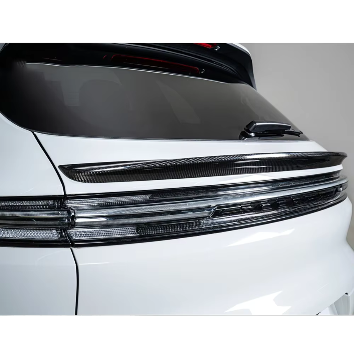 Porsche Cayenne 9YA (2024+) Carbon Fibre Rear Middle Spoiler