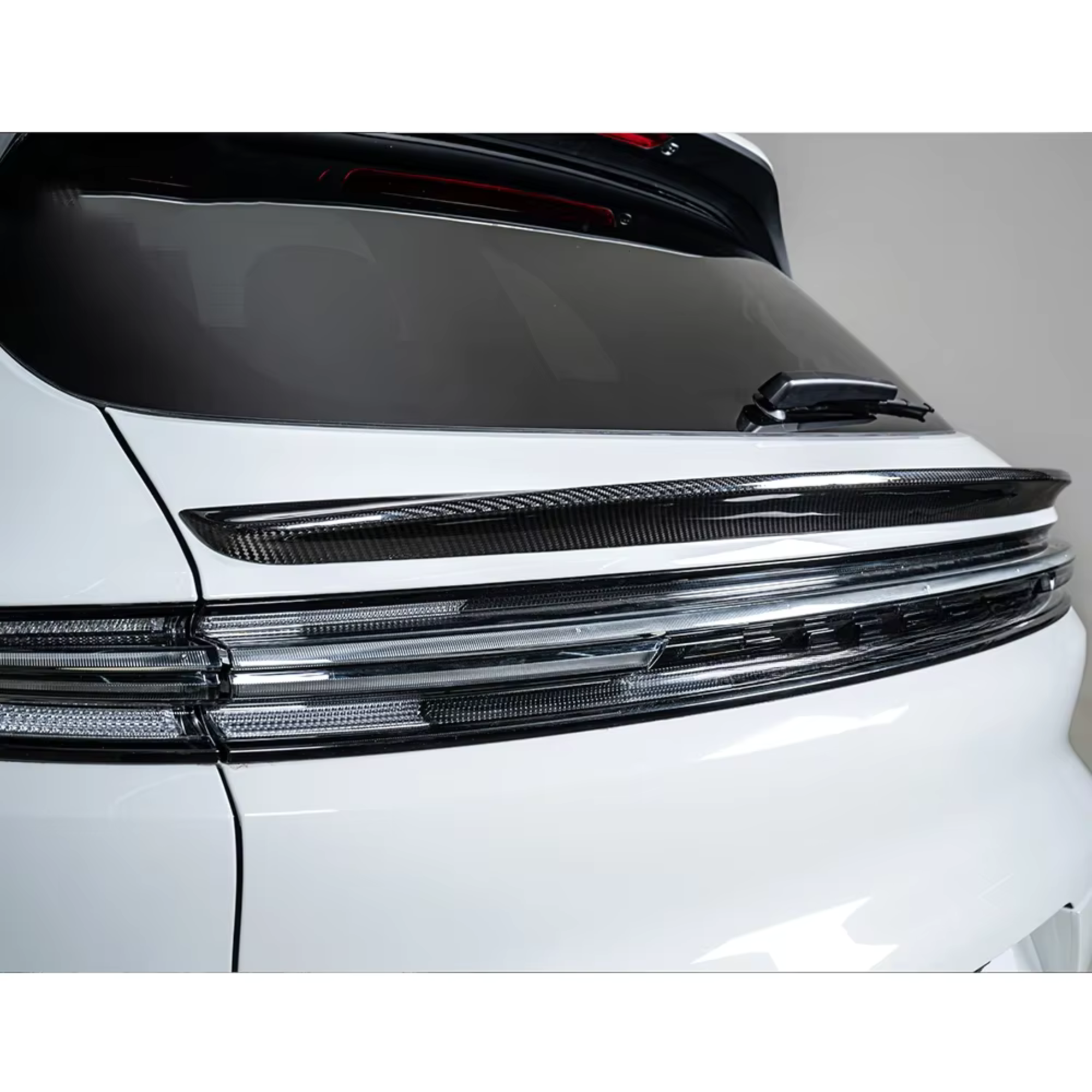 Porsche Cayenne 9YA (2024+) Carbon Fibre Rear Middle Spoiler