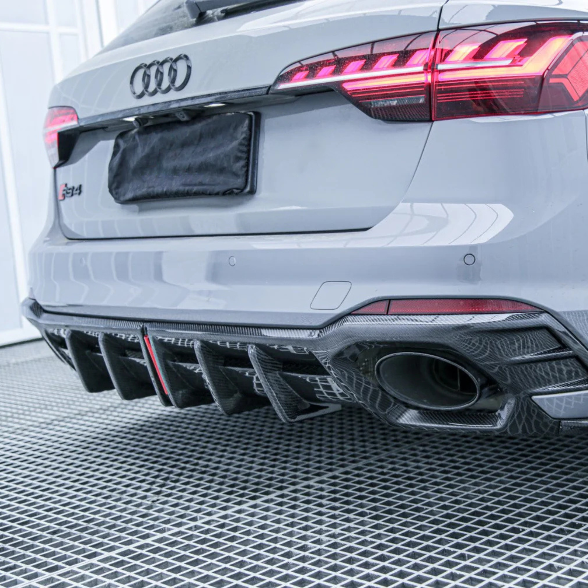 Audi RS4 B9.5 Carbon Fibre Bodykit image 2