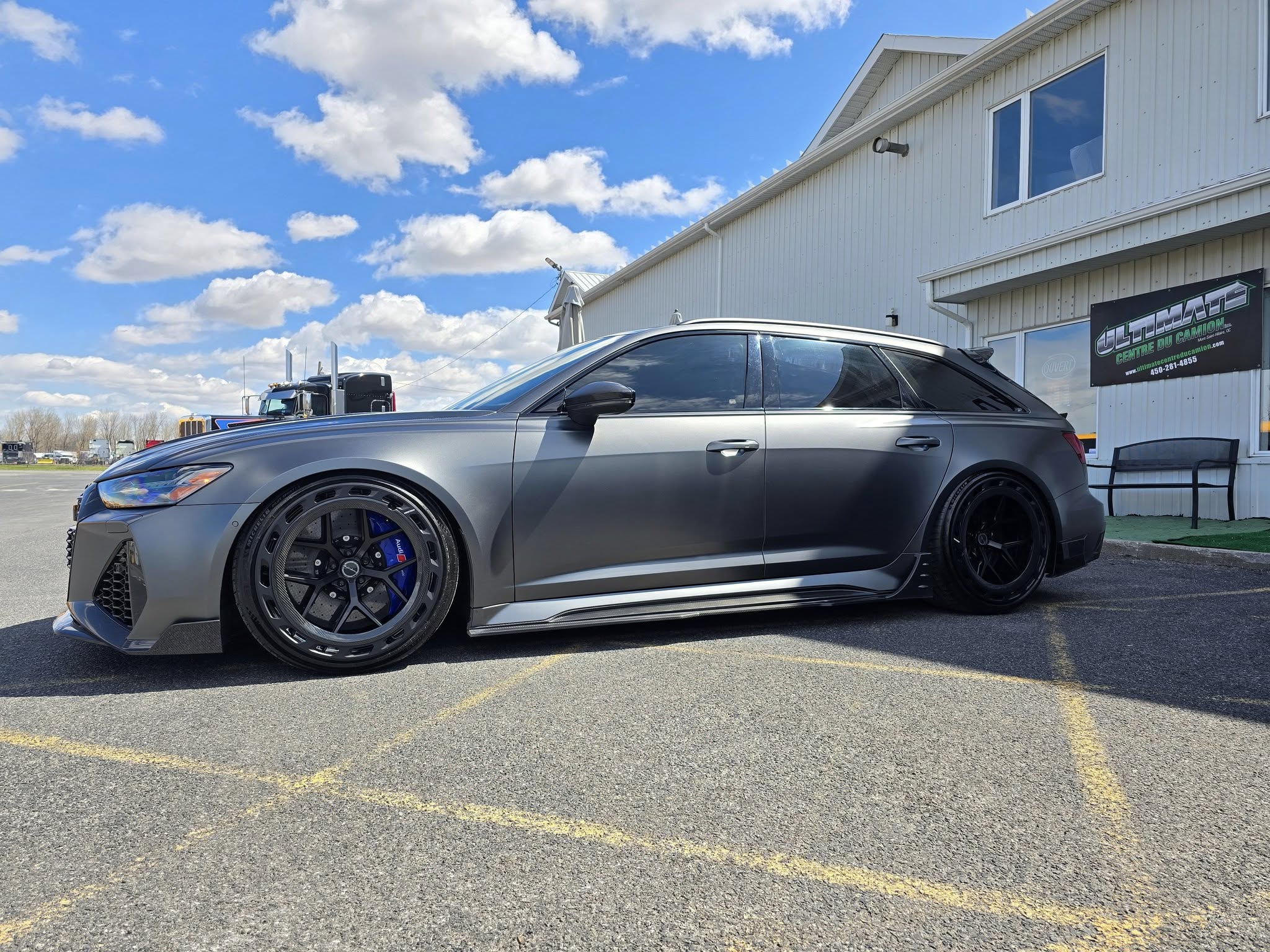 Audi RS6/RS7 C8 Carbon Fiber Side Skirts Lip image 3